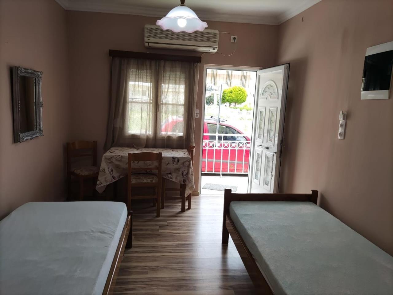 Sissy Apartment Vrachati Luaran gambar
